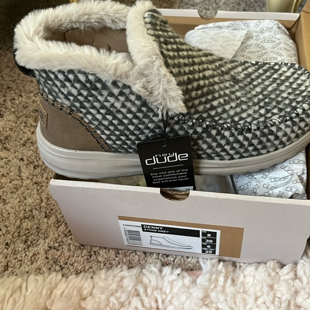 NWT and box women’s winter booties hey dudes size 8